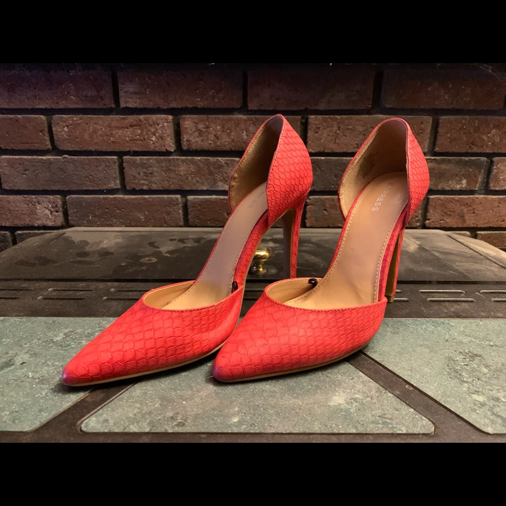 Express red snakeskin pumps